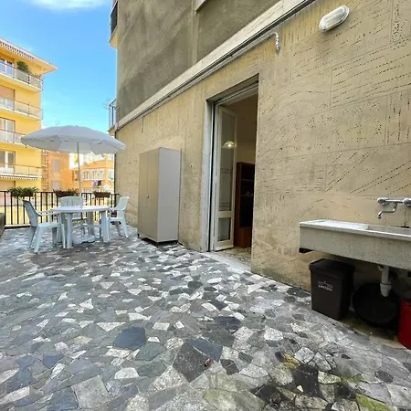 Terrace Con Ampia Terrazza Privata * كيافاري
